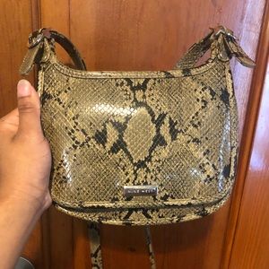 NINE WEST. SNAKE PRINT PURSE